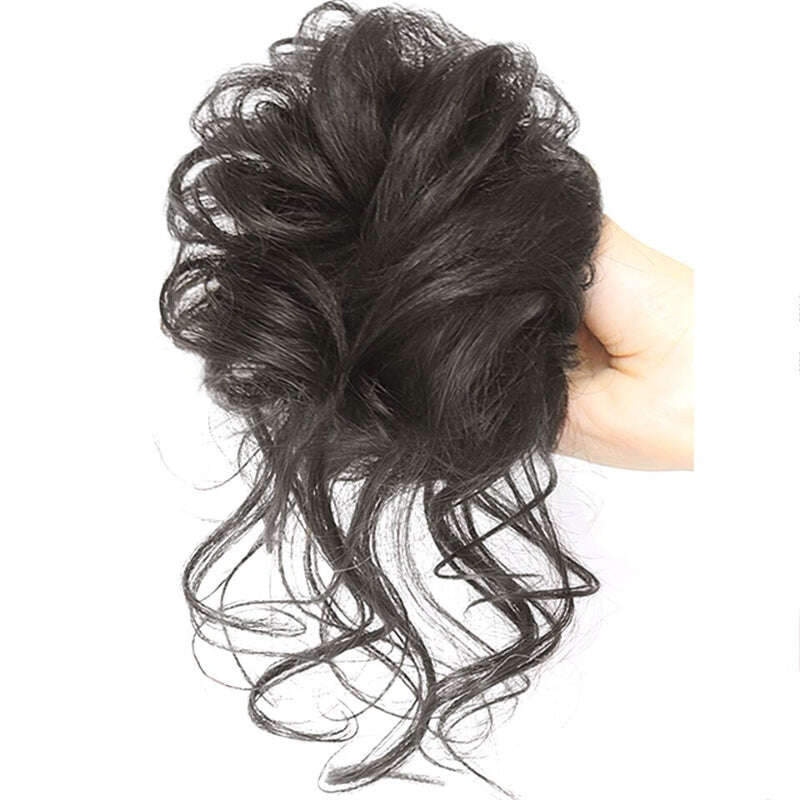 Extensões de scrunchie em pãozinho de caracóis desordenados