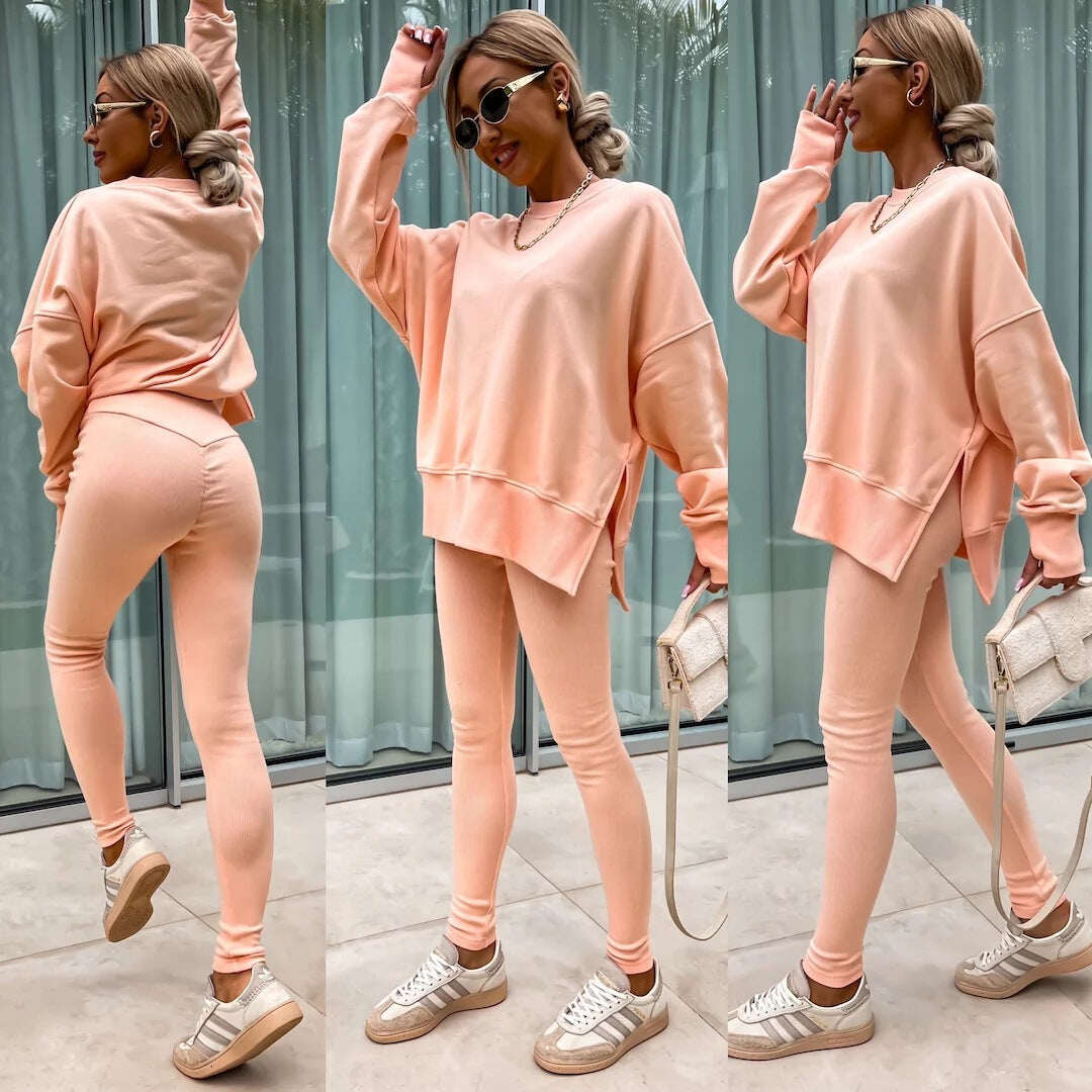 Um conjunto confortável de moletom e leggings oversize