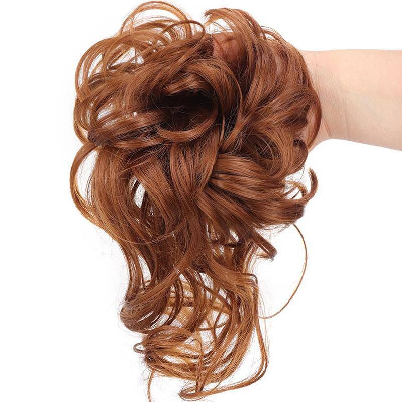 Extensões de scrunchie em pãozinho de caracóis desordenados