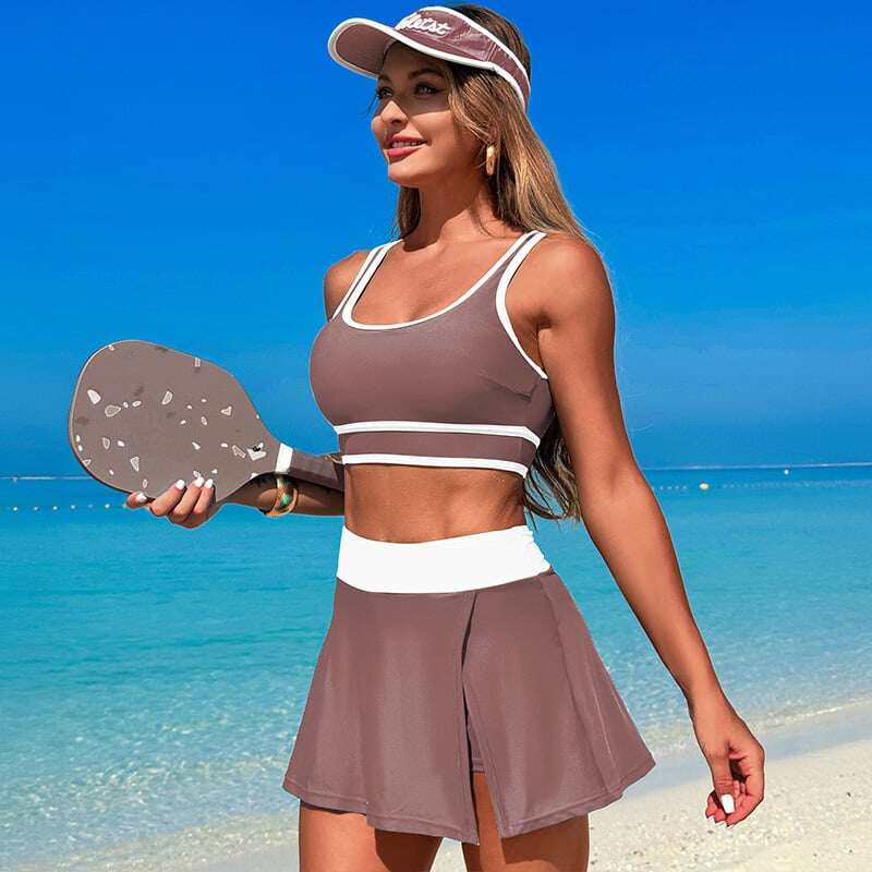 Modischer Bikini-Badeanzug mit Farbblockierung und Sportrock