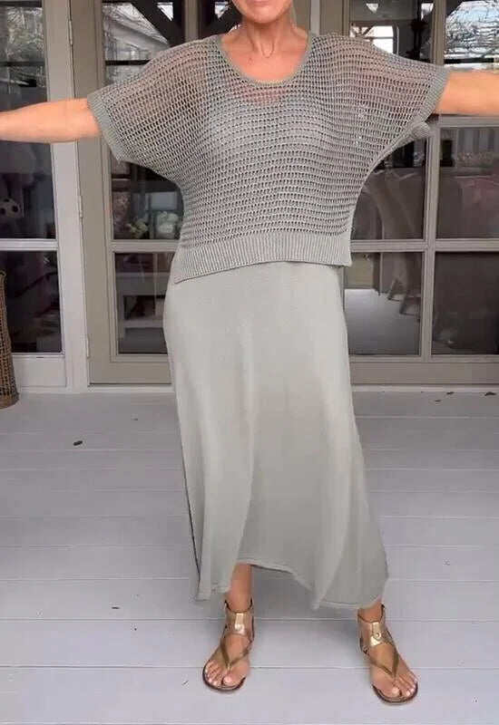 Vestido de duas peças com ombreiras e blusa perfurada
