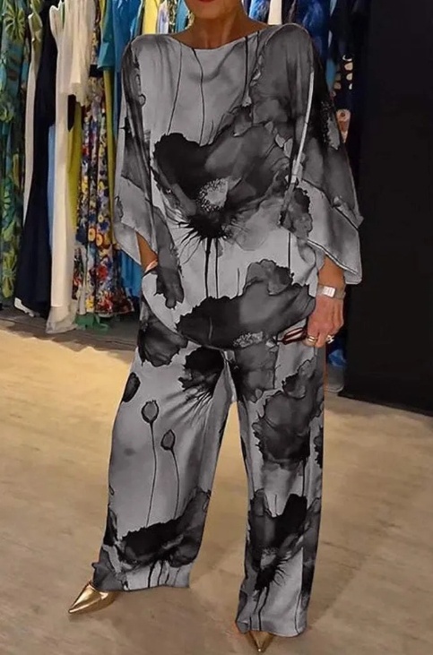 TERNO CASUAL DE CETIM ESTAMPADO COM GOLA REDONDA