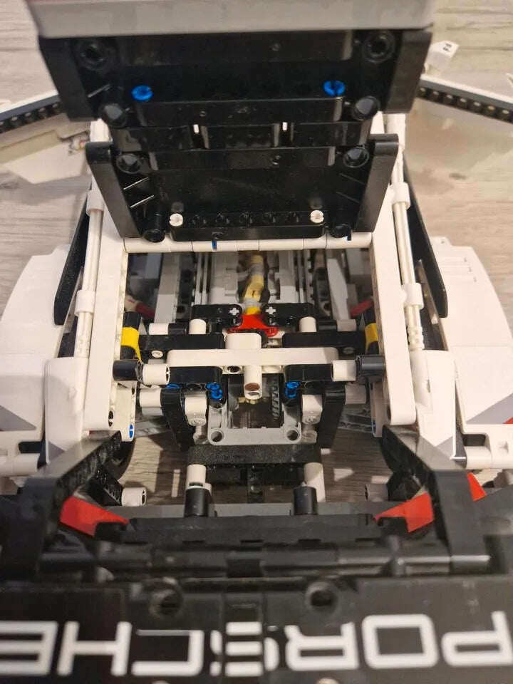 Porsche 911 RSR Lego branco (1580 peças) (1580 peças) com motor boxer de 6 cilindros e portas - Escala 1:10 - 1580 peças