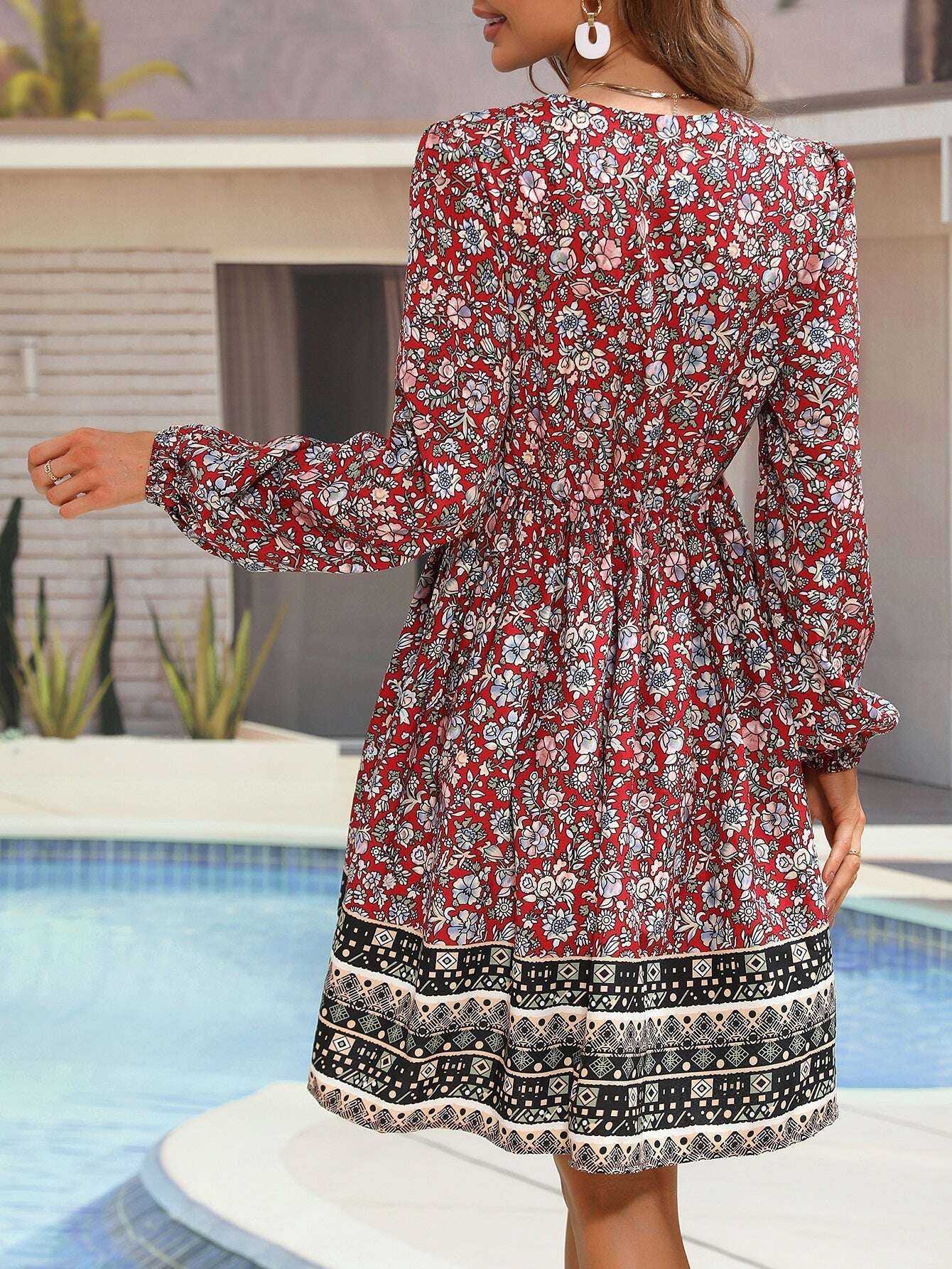 Šaty s dlouhým rukávem střihu do A