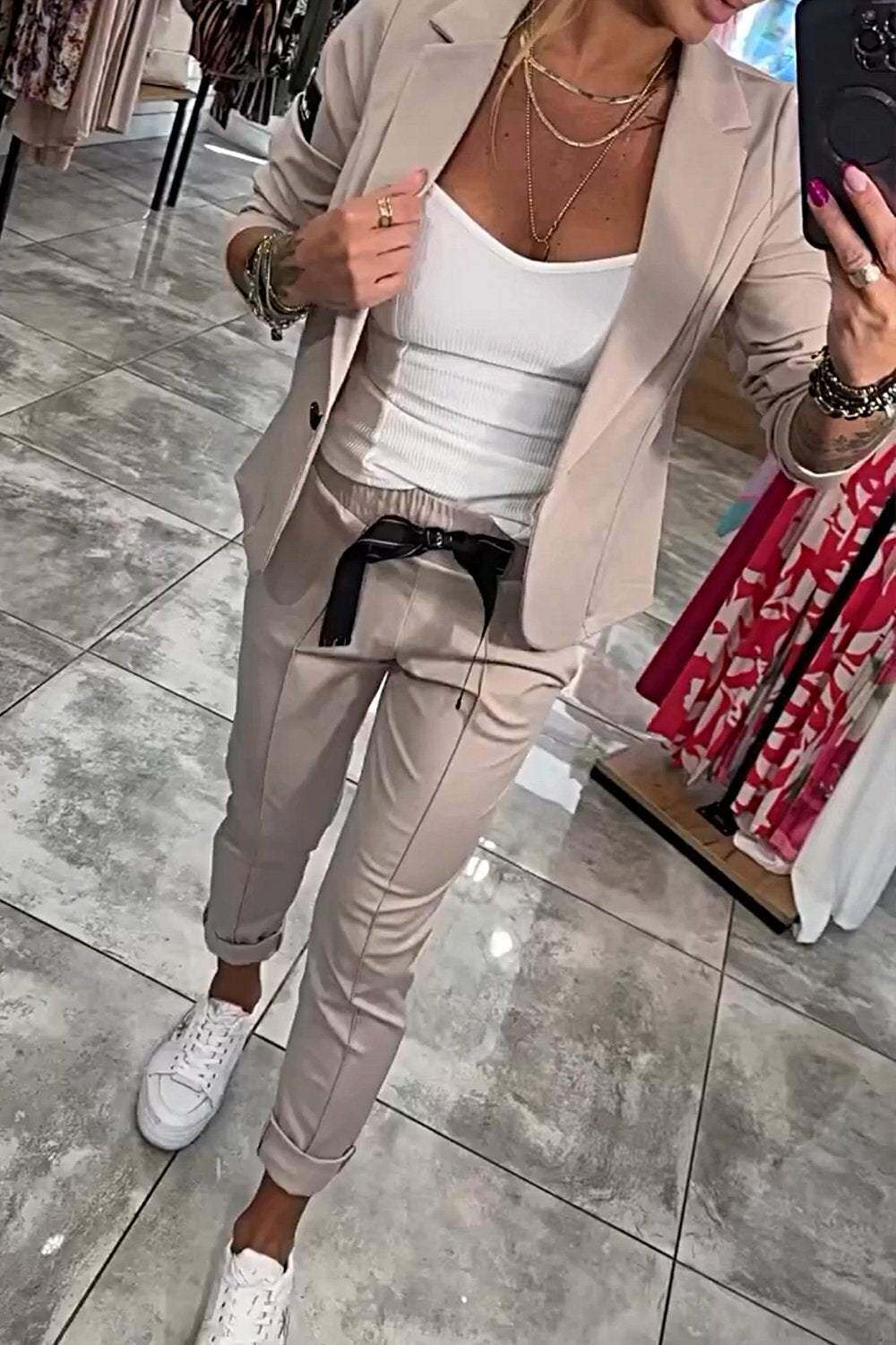 Conjunto feminino de duas peças com jaqueta e calça elástica