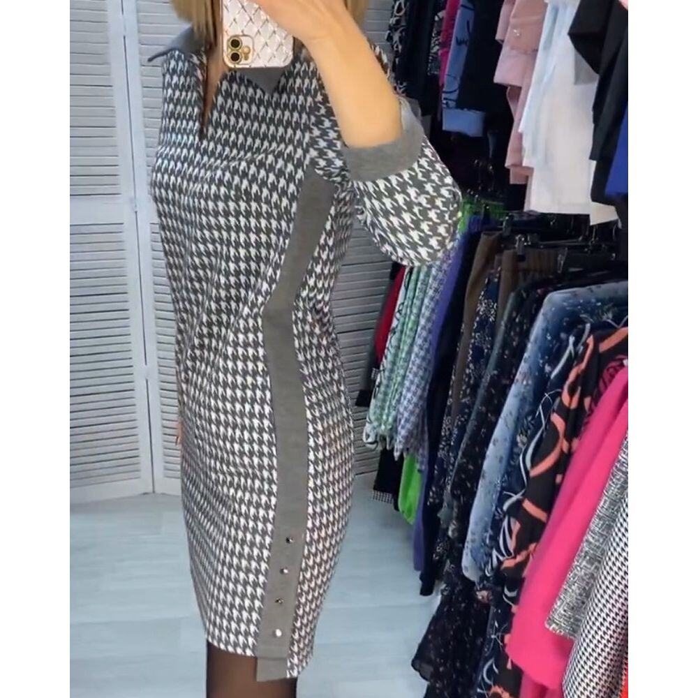 Vestido xadrez com mangas compridas e bolsos