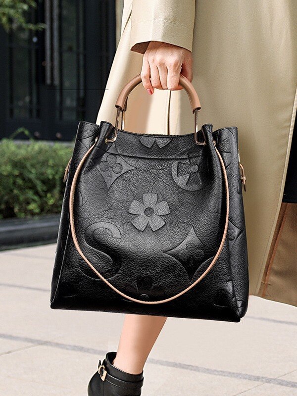 2025 new handbags. Stylish and large capacity.