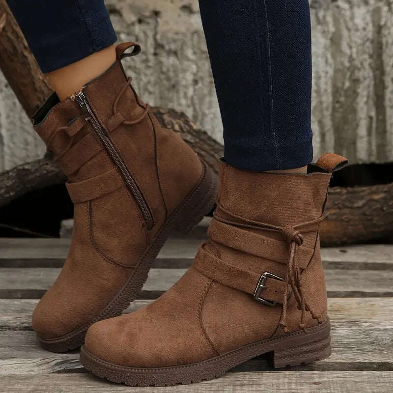 Sapatos femininos com tira decorativa e fivela