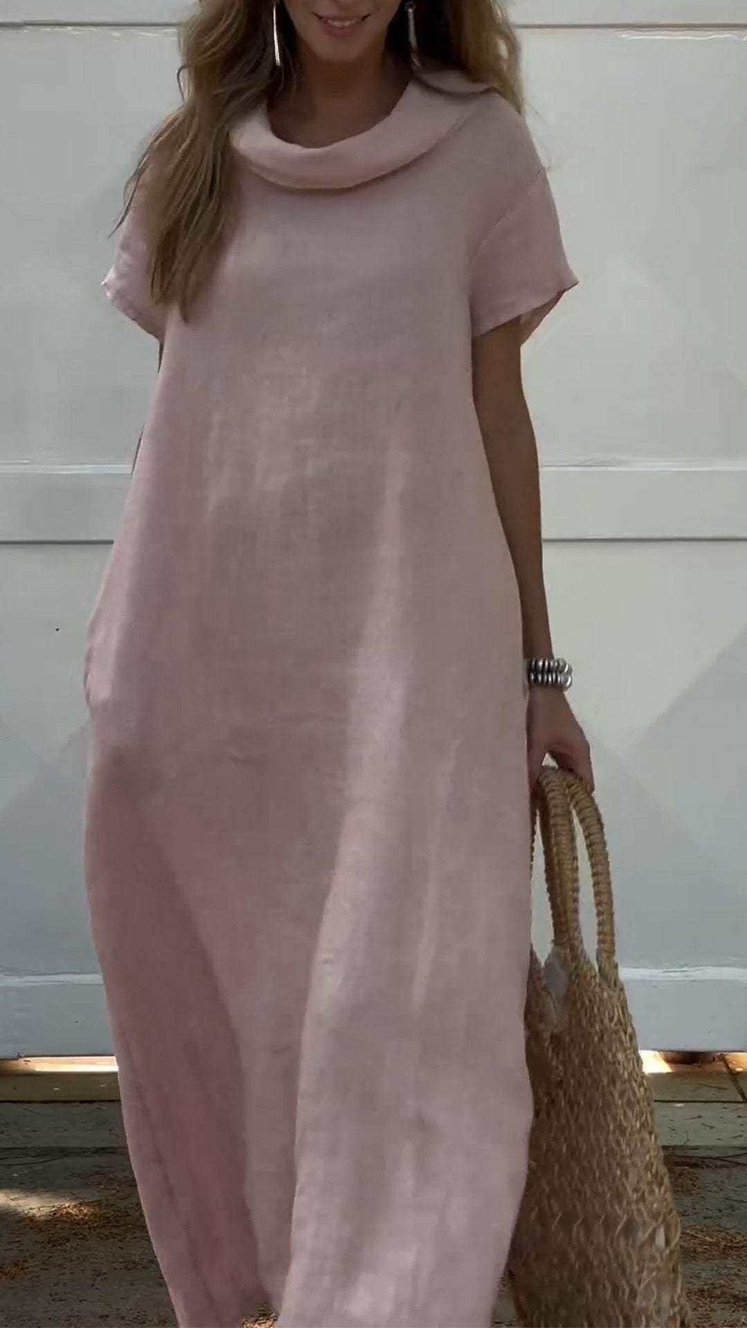 Vestido casual em algodão e linho com decote redondo e manga curta
