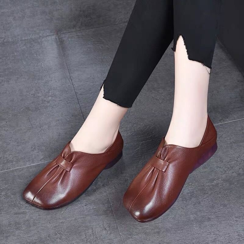 2025 novos sapatos de couro confortáveis ​​e baixos com sola macia