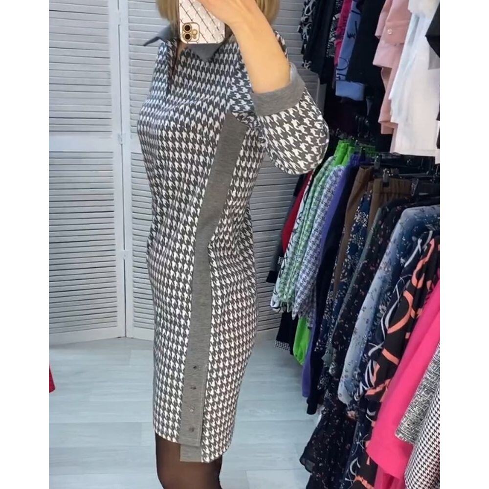 Vestido xadrez com mangas compridas e bolsos
