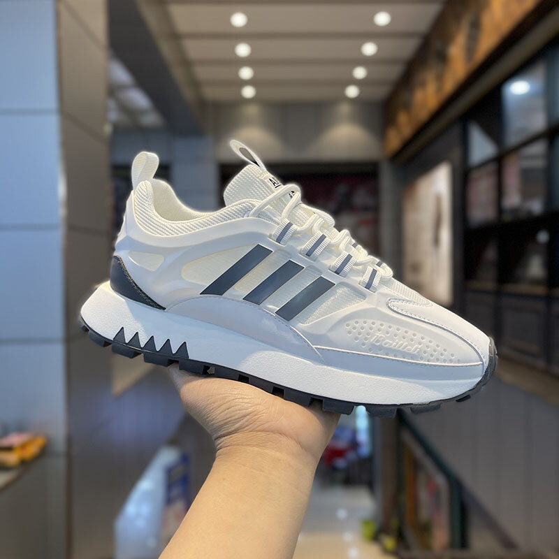 tênis de couro no lançamento dos Air Hawks