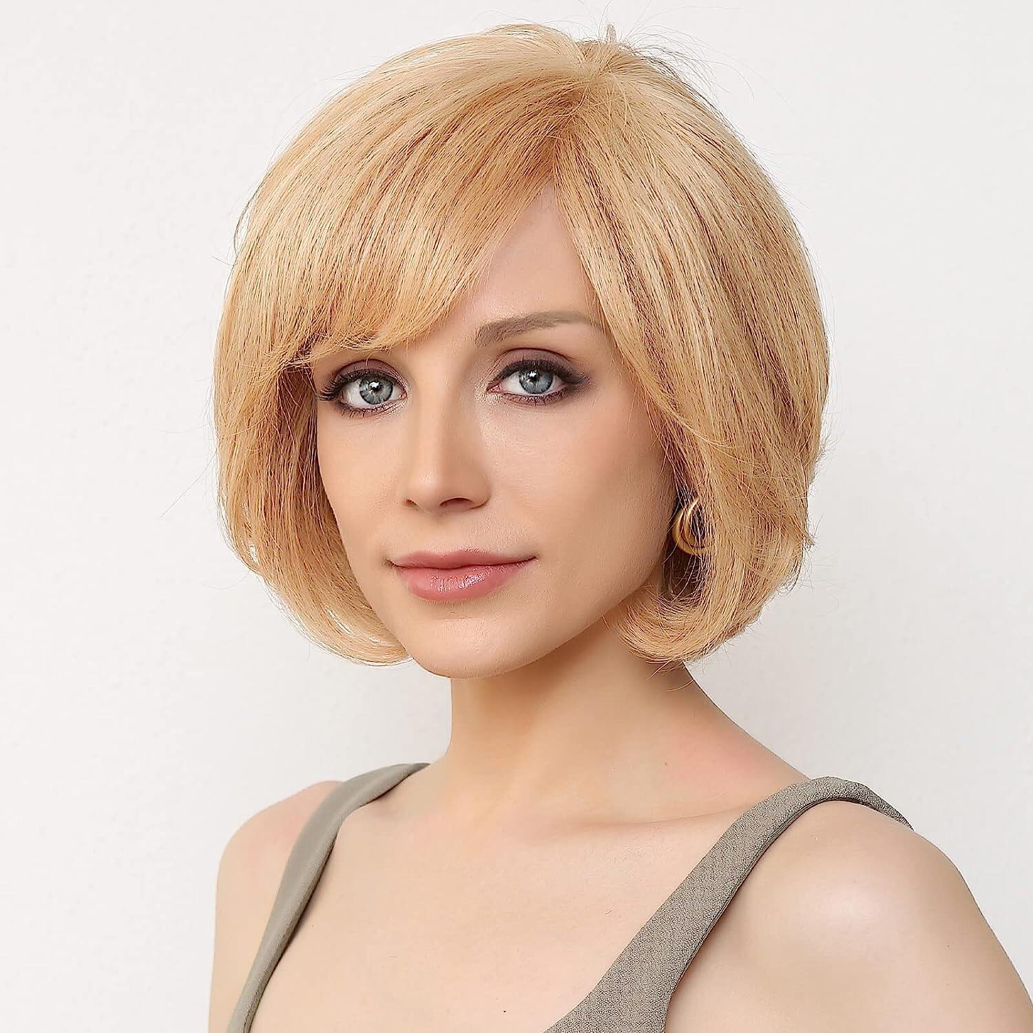 Peruca curta ondulada em camadas naturais