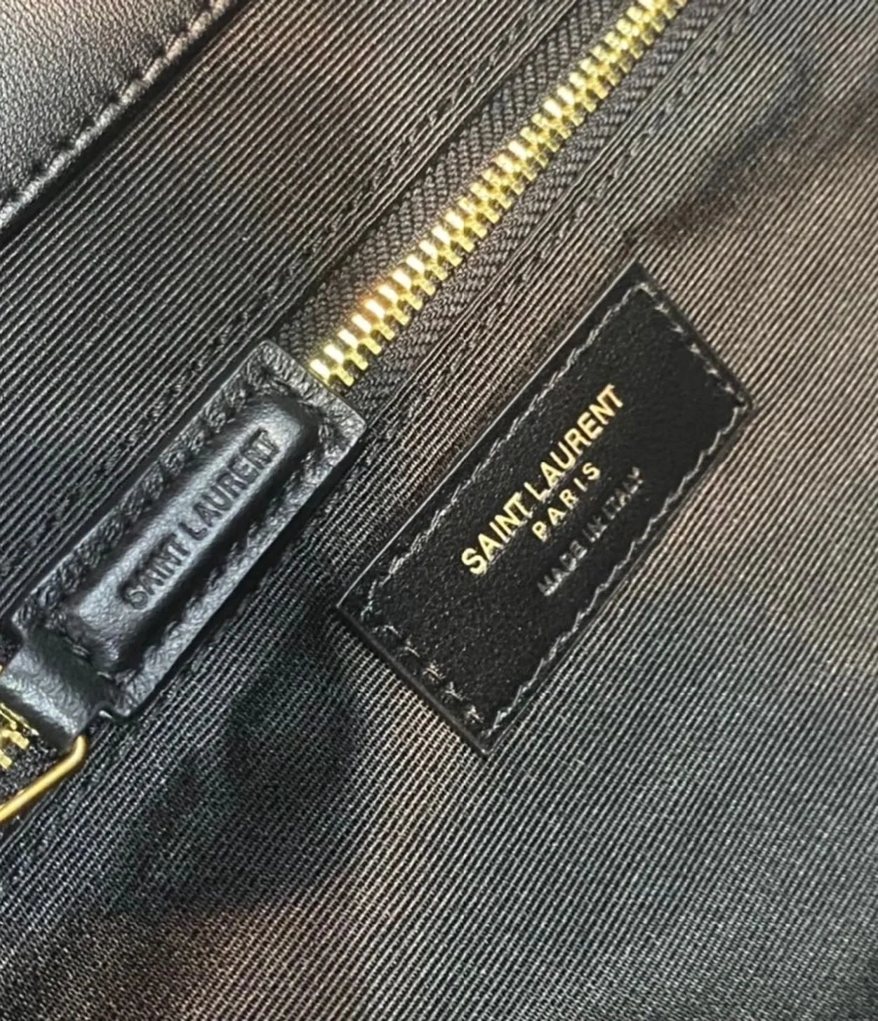SAINT LAURENT Icare bolsa extra grande em pele acolchoada com detalhes
