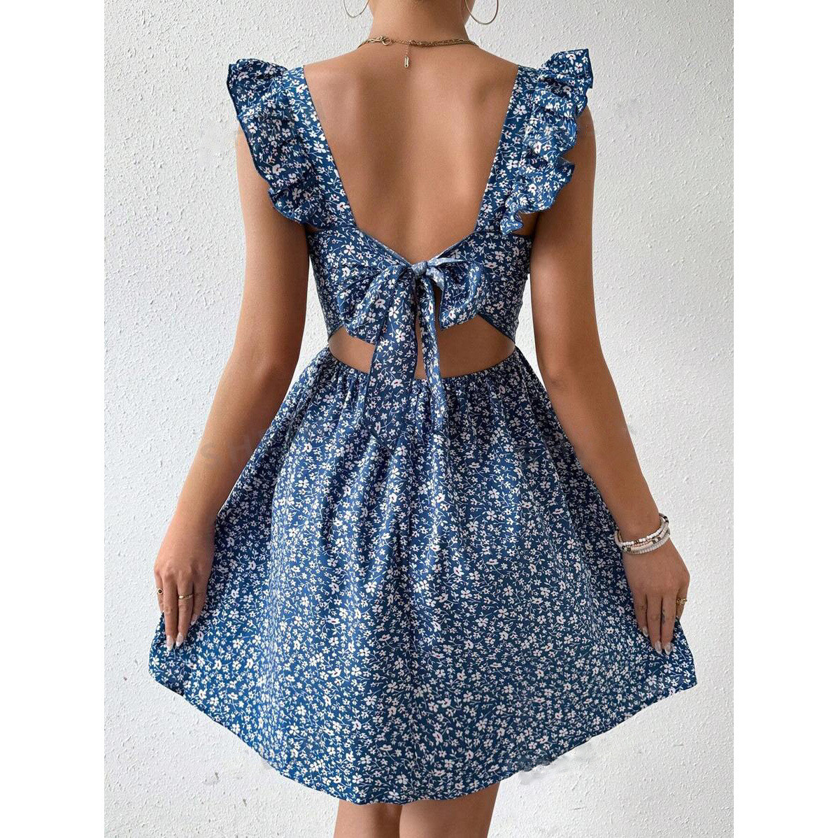 Vestido de primavera e verão com decote quadrado e babados nos ombros