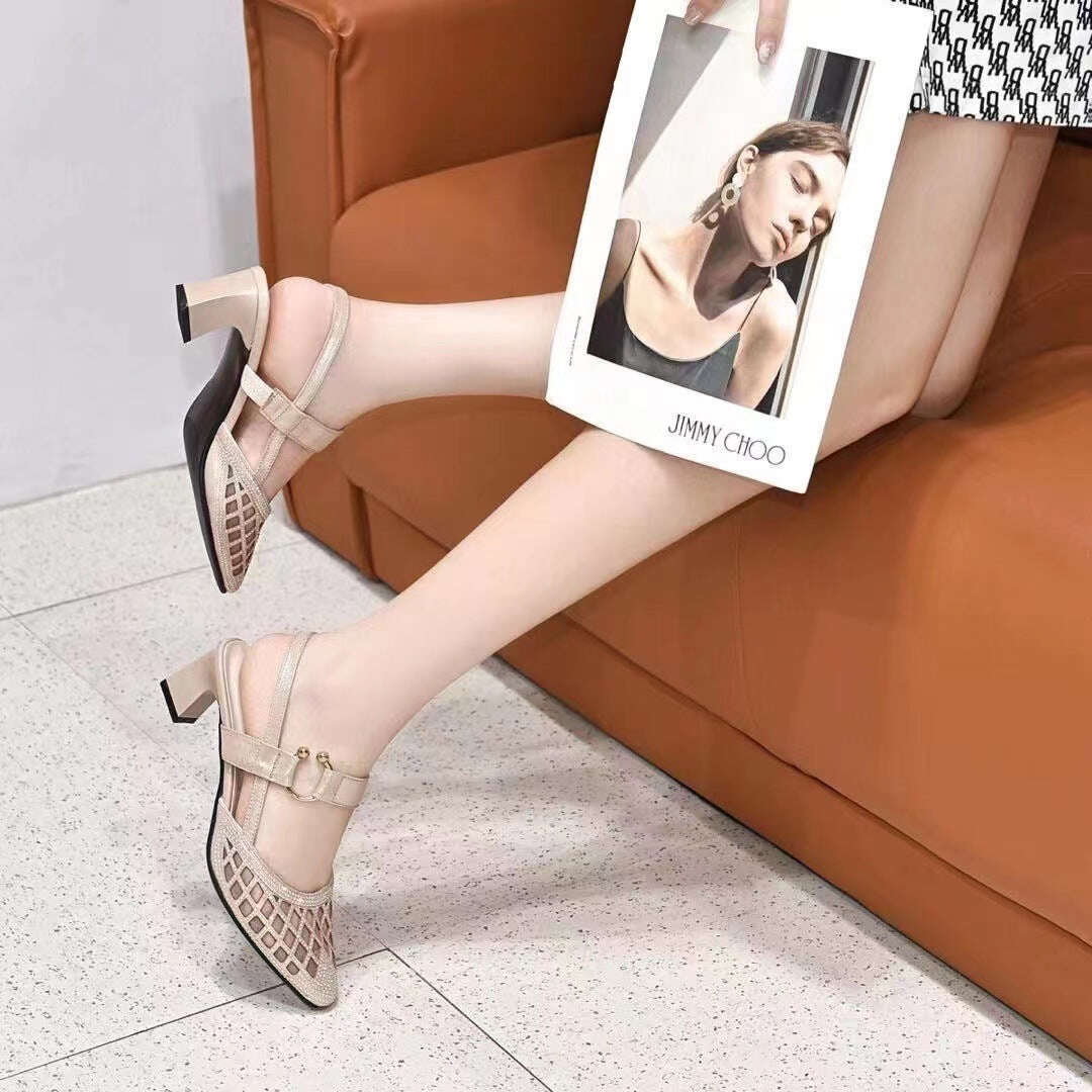 Sandálias de salto grosso oco