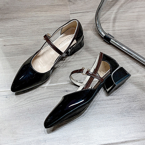 2022 Нови дамски сандали от мека кожа на висок ток