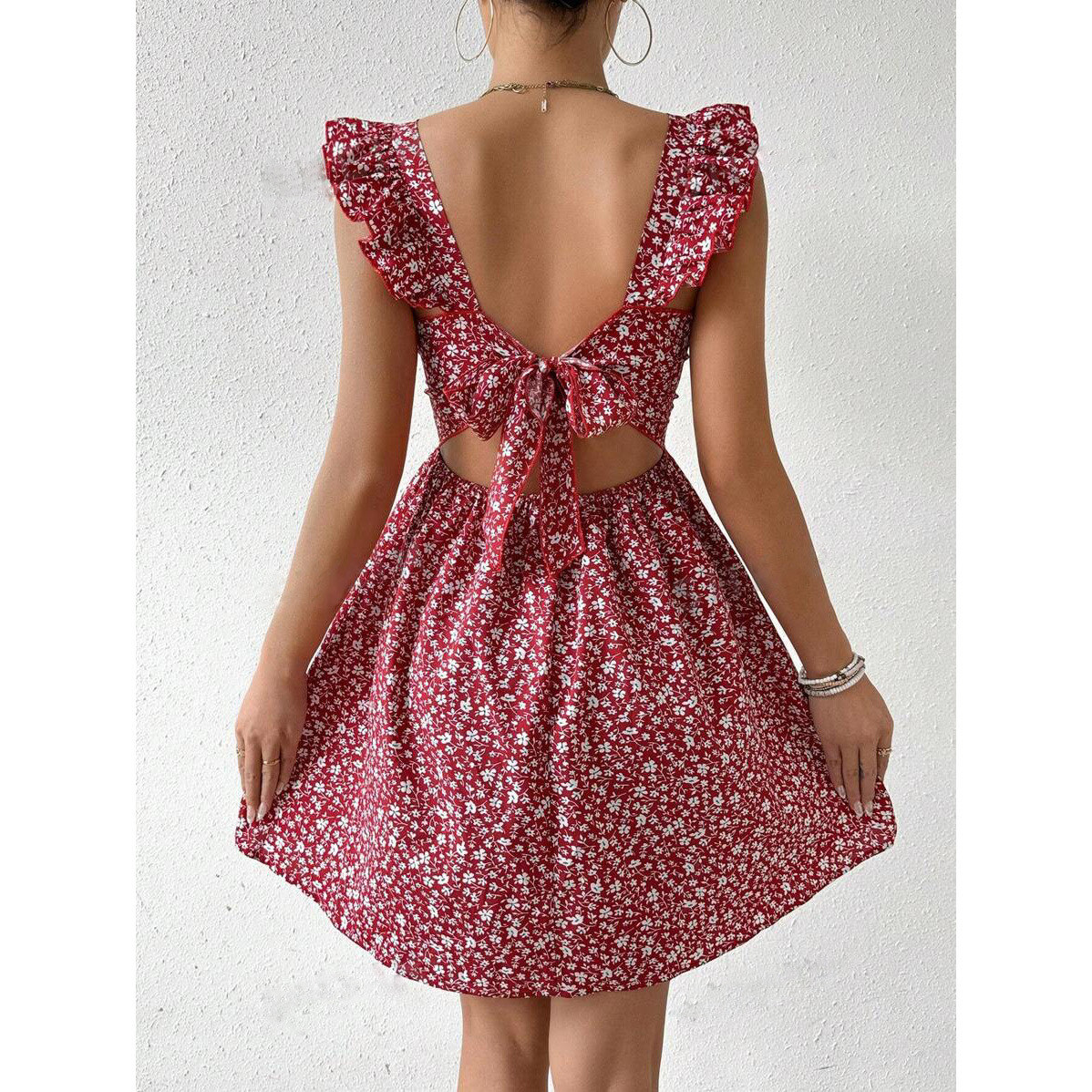 Vestido de primavera e verão com decote quadrado e babados nos ombros