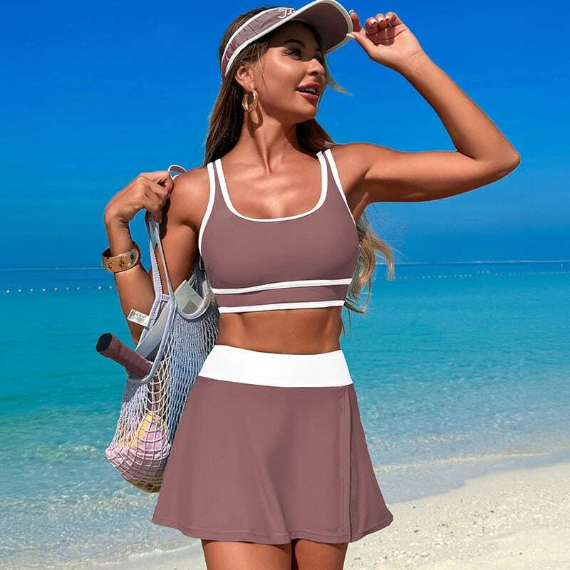 Modischer Bikini-Badeanzug mit Farbblockierung und Sportrock