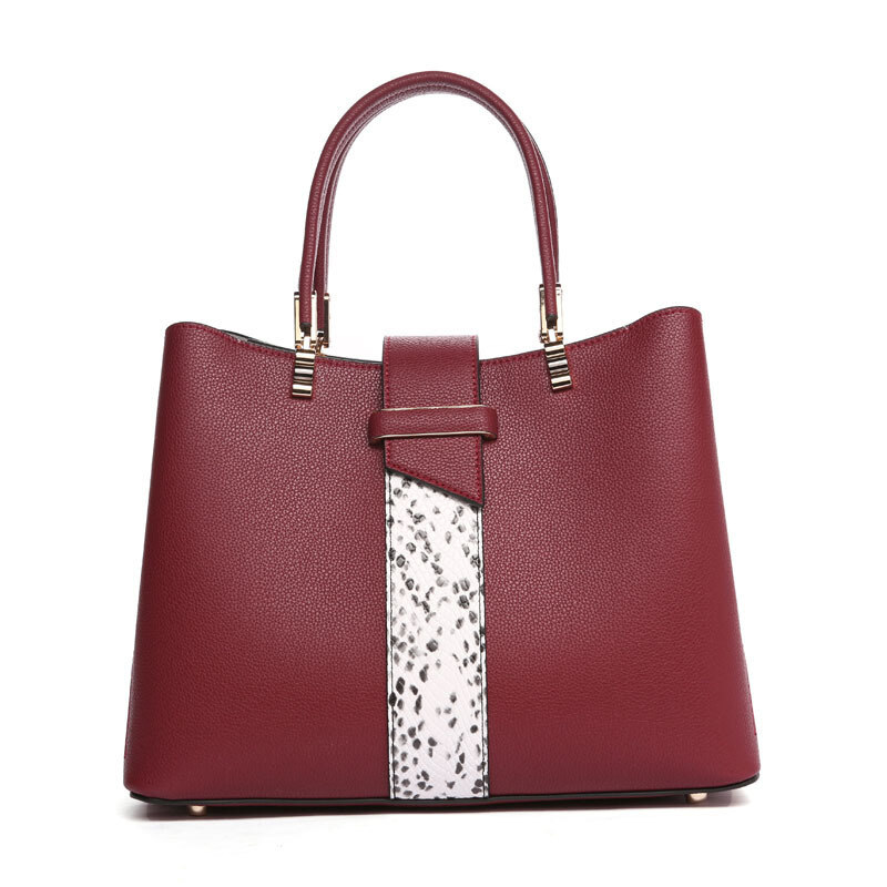 New handbag: Large capacity. Suitable for daily carry.
