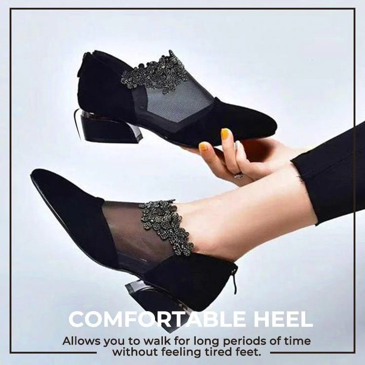 Sapatos de salto grosso com strass