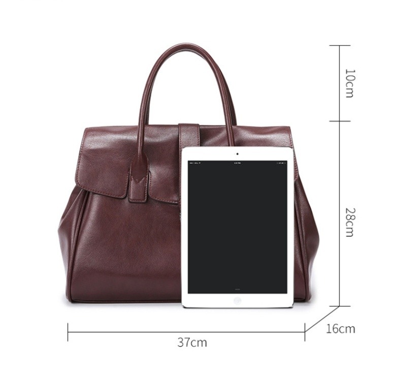 Új kézitáska: nagy kapacitású, természetes bőrből. Alkalmas mindennapi utazáshoz.