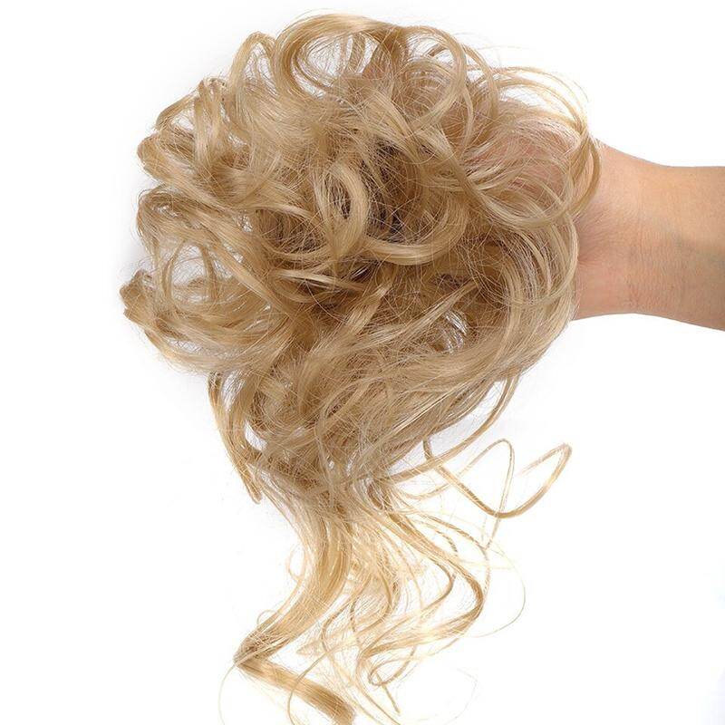 Extensões de scrunchie em pãozinho de caracóis desordenados