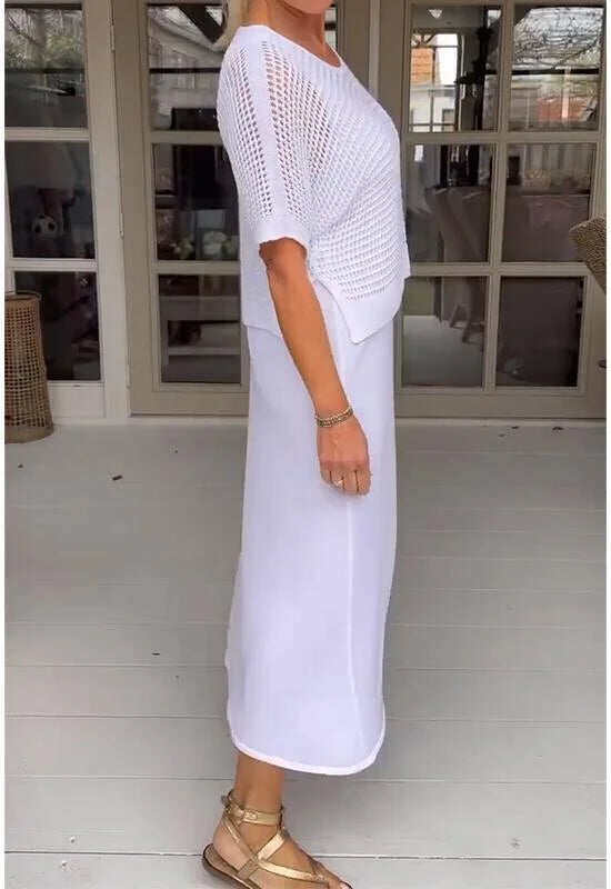Vestido de duas peças com ombreiras e blusa perfurada