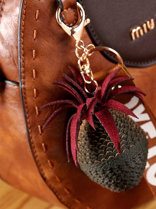 Bolsas em pele vintage formato redondo com borlas. Bolsa de ombro