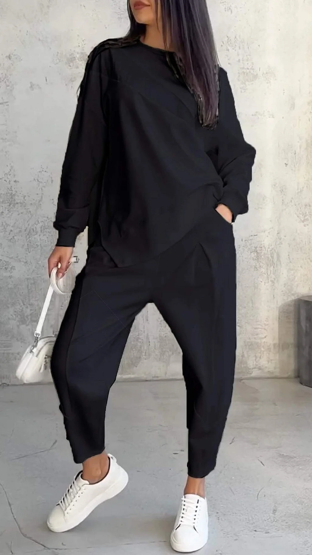 Fato casual de duas peças com gola redonda e mangas compridas