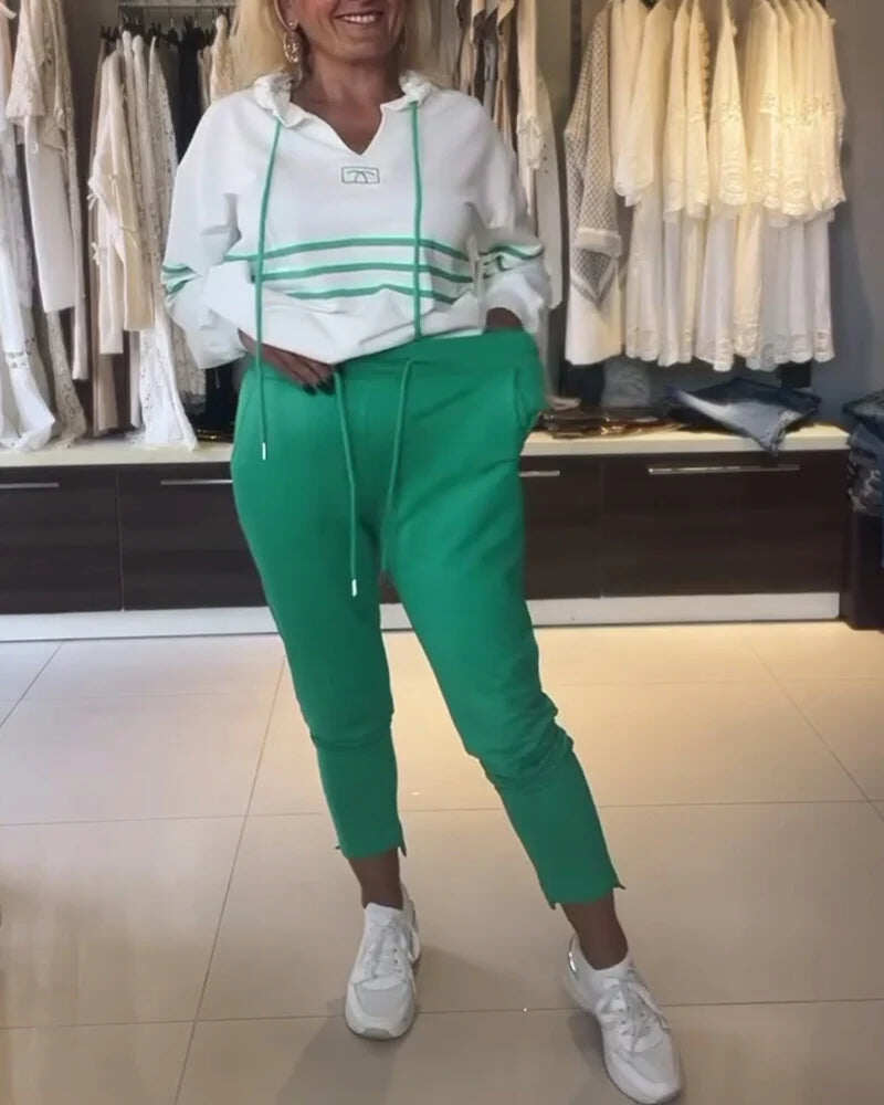 Conjunto de moletom com estampa listrada