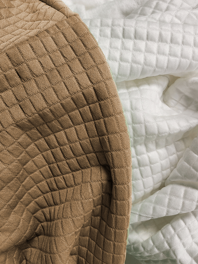 Sweatshirt de homem com estampado de letras vintage com colarinho e botão de verificação