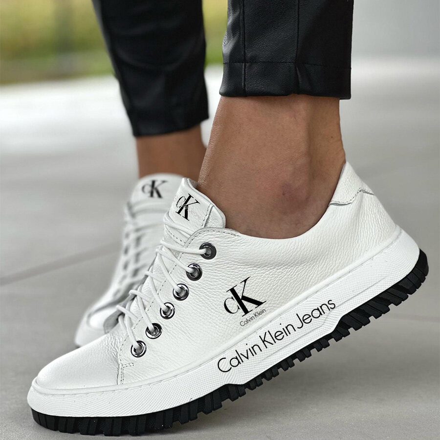Ultralekkie i wygodne białe sneakersy, lekki system ruchu, skóra naturalna
