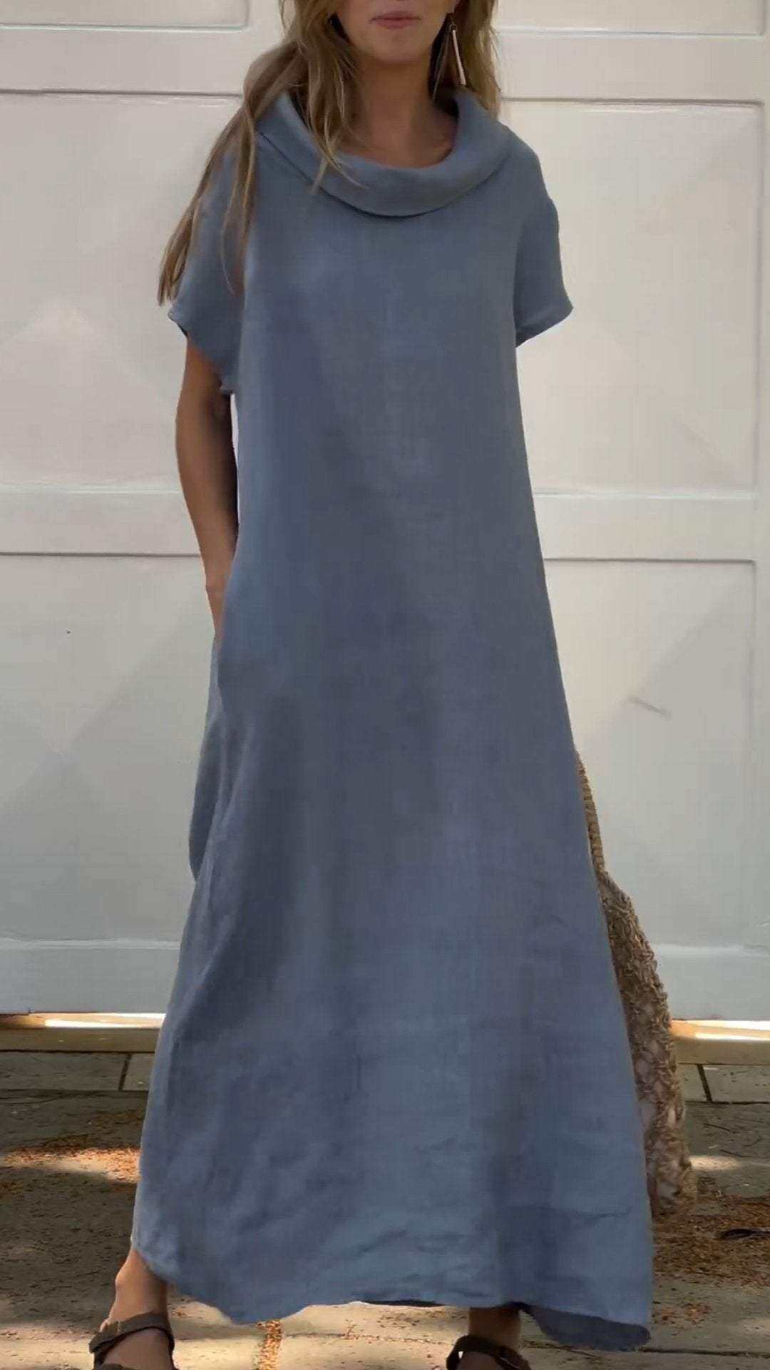 Vestido casual em algodão e linho com decote redondo e manga curta