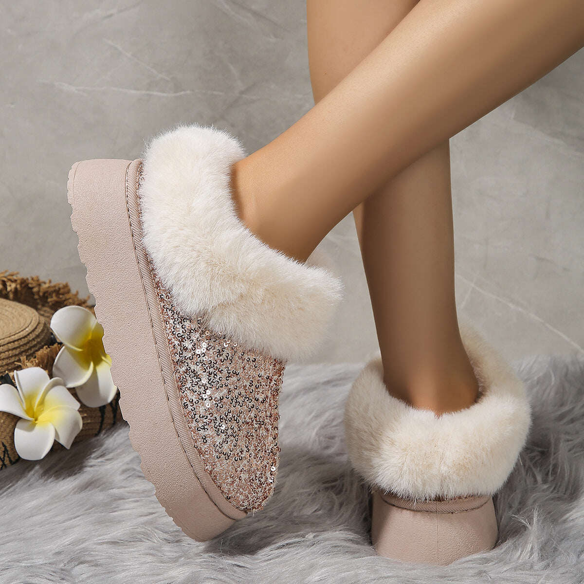 Sapatos plataforma elegantes e luxuosos com lantejoulas