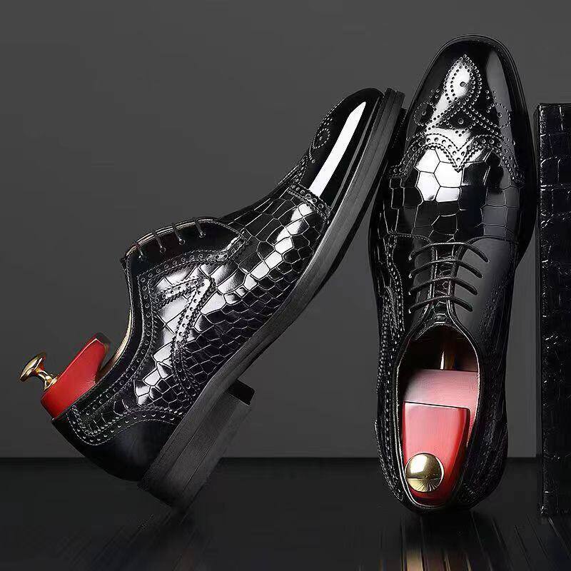 Sapato clássicos de couro para homem (Brogues)
