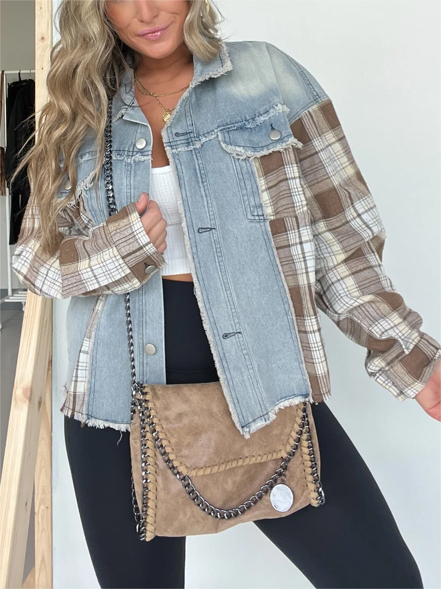 JAQUETA XADREZ E JEANS EM BLOCO COLORIDO