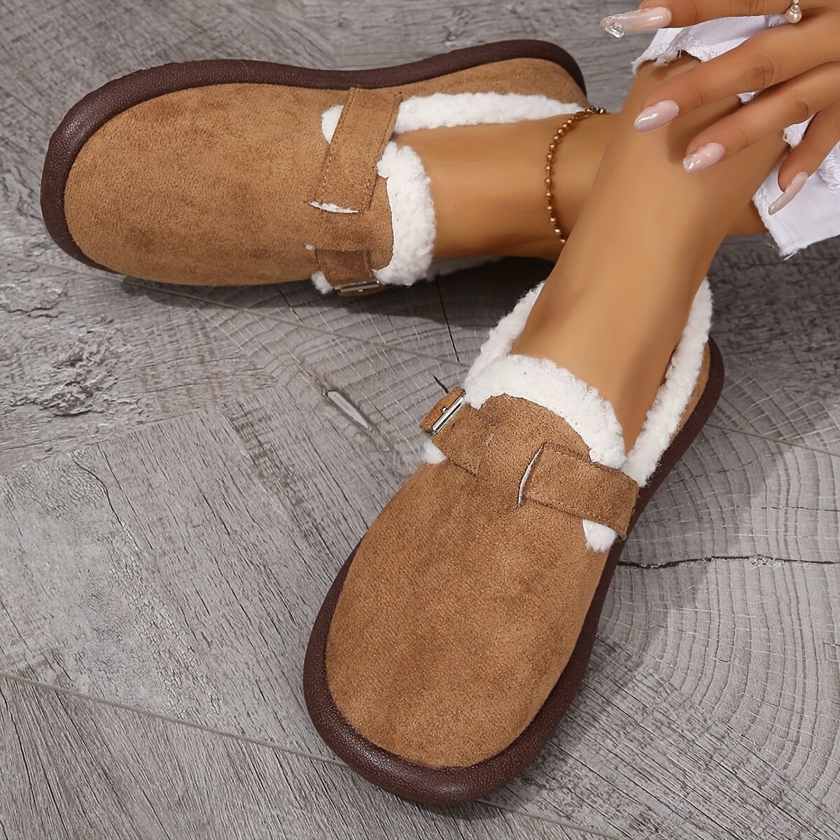 🔥ÚLTIMO DIA COM 50% DE DESCONTO - SAPATILHAS FEMININAS DE PELÚCIA COM BICO REDONDO E SLIP-ON
