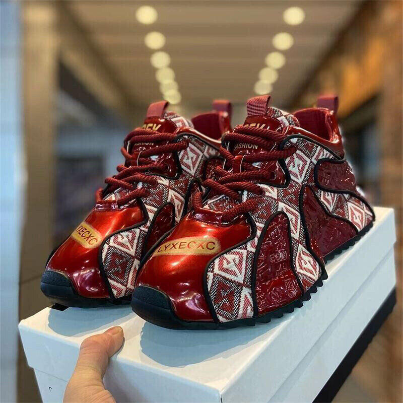 Sapatos casuais com costura bordada da moda