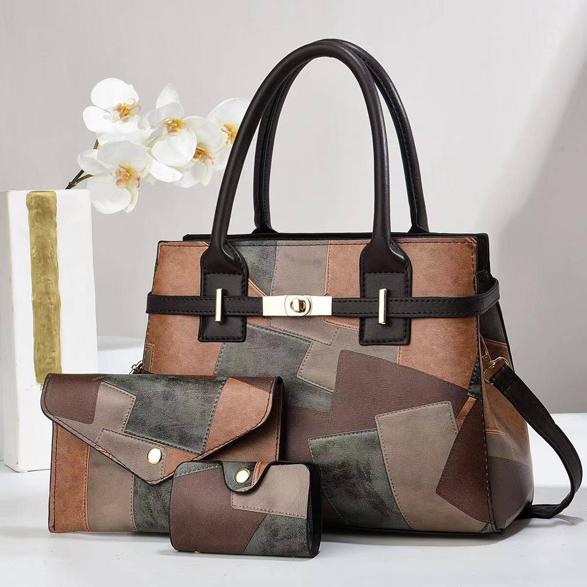 Three-piece handbag set: spacious, natural leather, perfect for everyday travel.