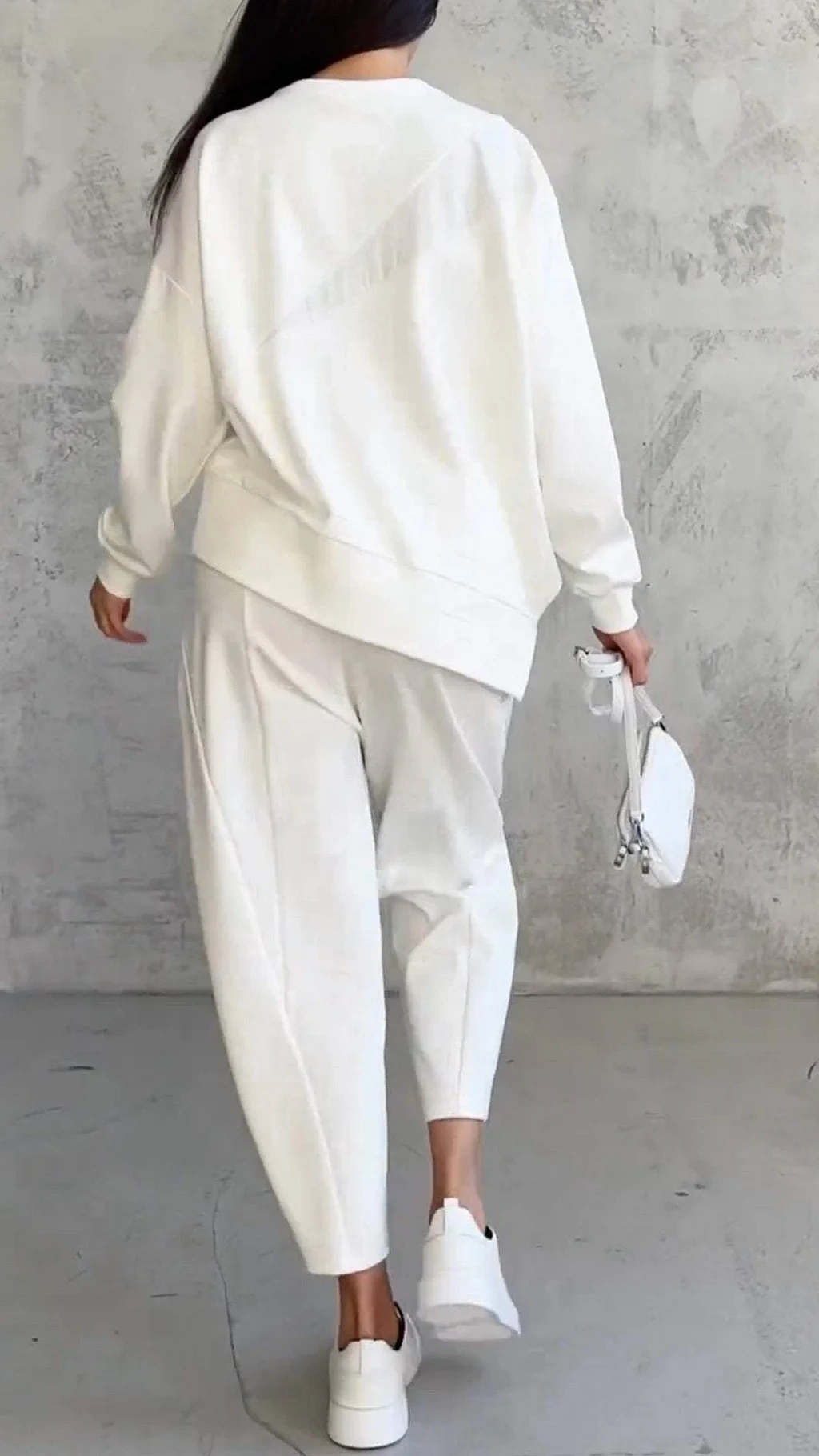 Fato casual de duas peças com gola redonda e mangas compridas