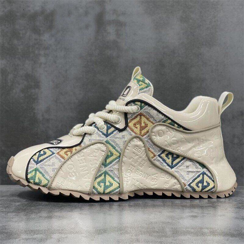 Sapatos casuais com costura bordada da moda