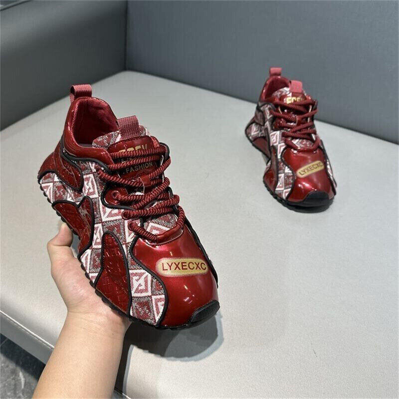 Sapatos casuais com costura bordada da moda