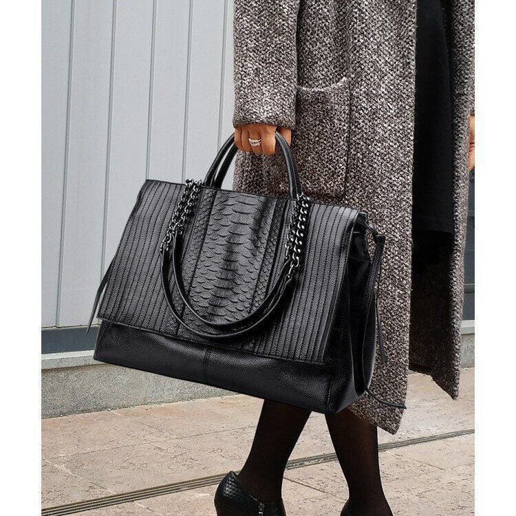 2025-ös új, nagy kapacitású táska.