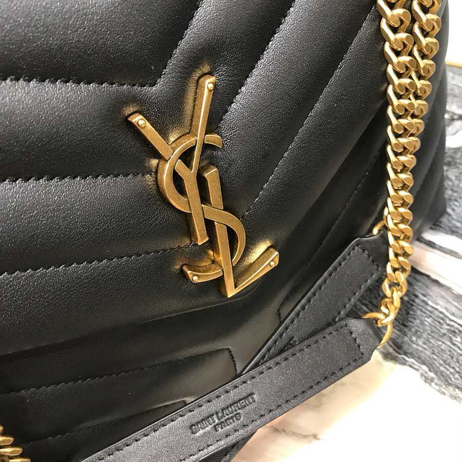 Bolsa YSL Média 32 Loulou Preta em Ouro 32x22x11cm