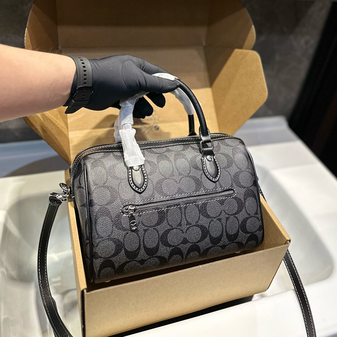 Bolsa de mão Coach Pillow Bag Crossbody multiuso