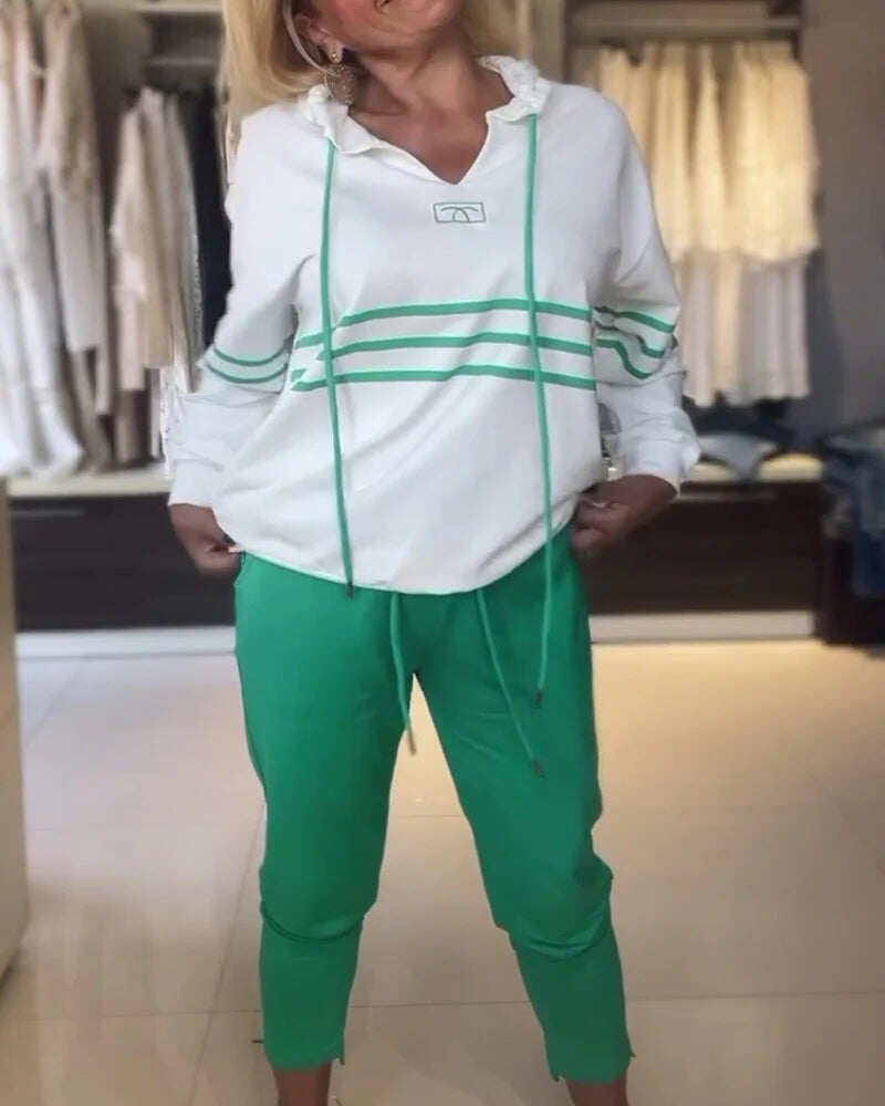 Conjunto de moletom com estampa listrada