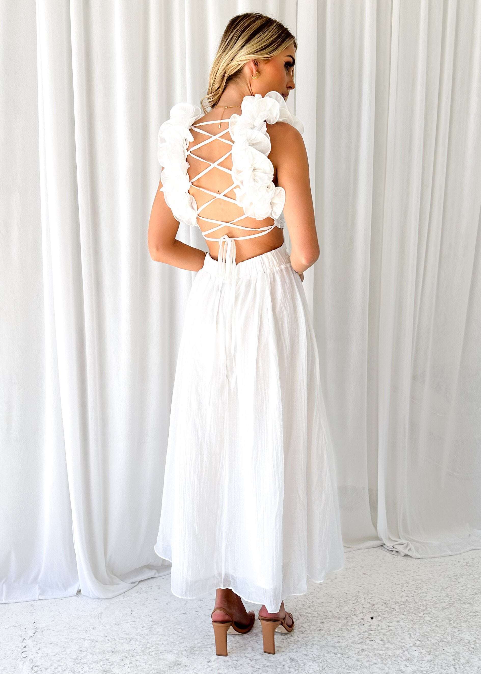 Vestido sexy sem costas em algodão e linho com alças ajustáveis