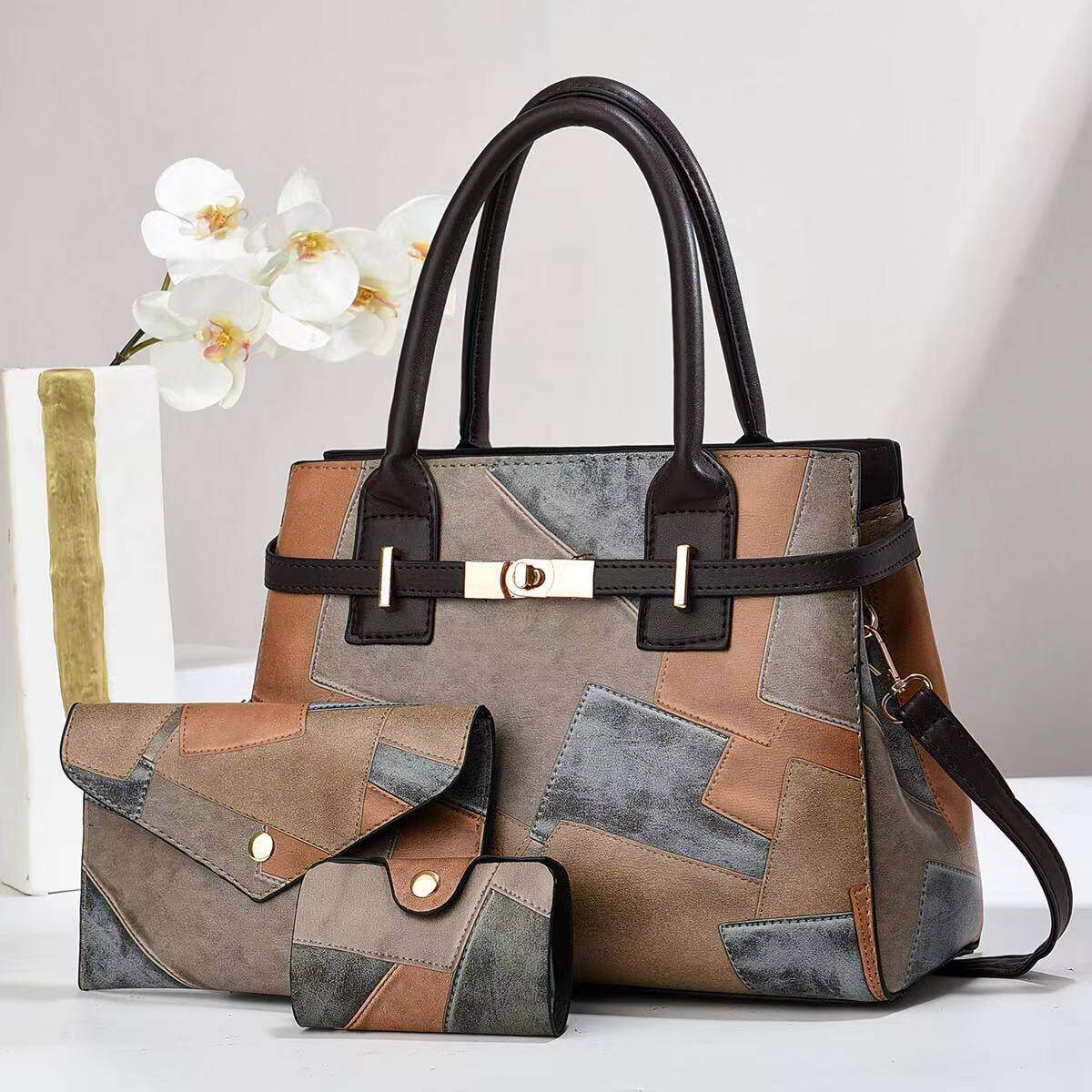 Háromrészes kézitáska szett: tágas, természetes bőrből készült, tökéletes mindennapi utazáshoz.