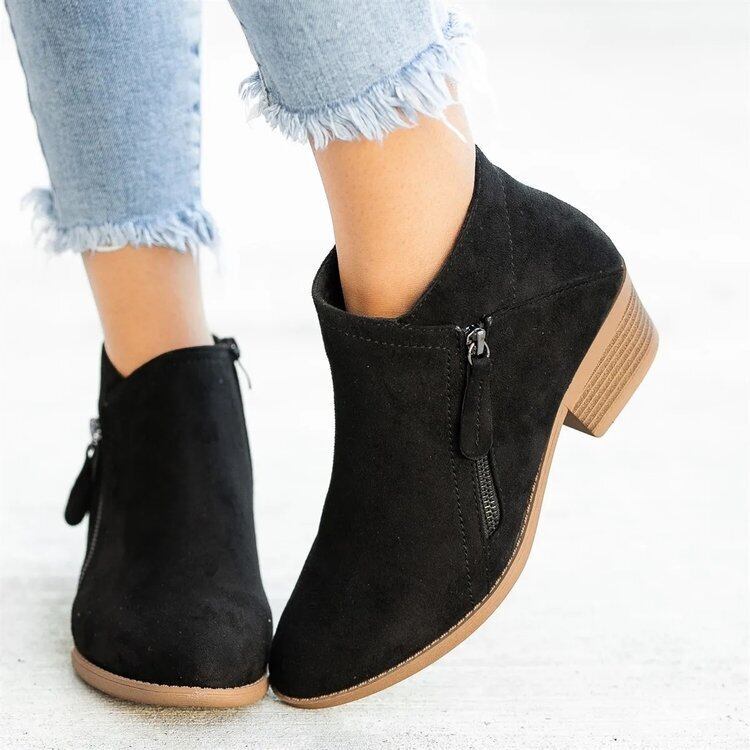 Nowe zamszowe buty damskie na suwak